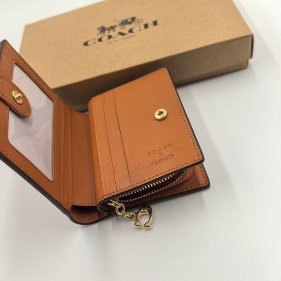 NWT Coach Tan Wallet with Snoopy Design - Picture 6 of 6